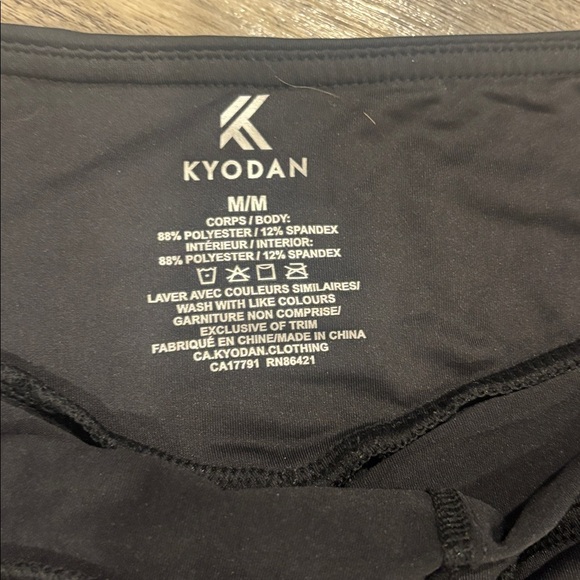 Flowy a symmetrical black skort size medium - Picture 2 of 4